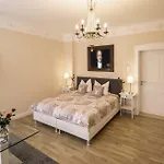Ferienapartments Schoenblick 卡劳特格瑞斯赫